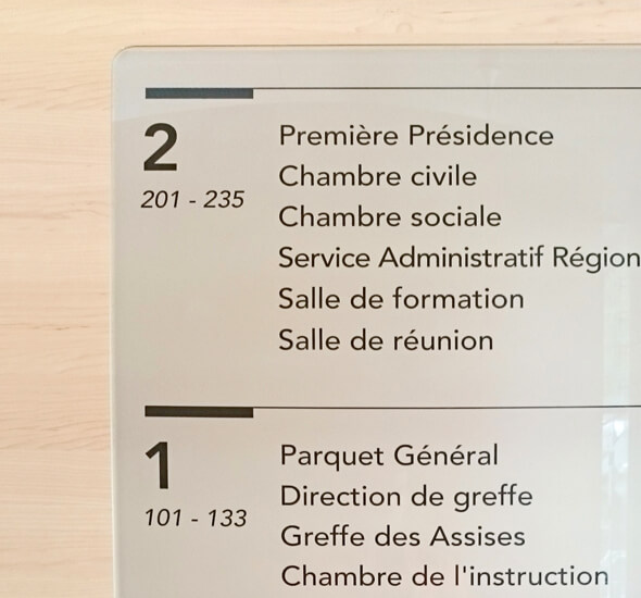 Signalétique intérieure en verre