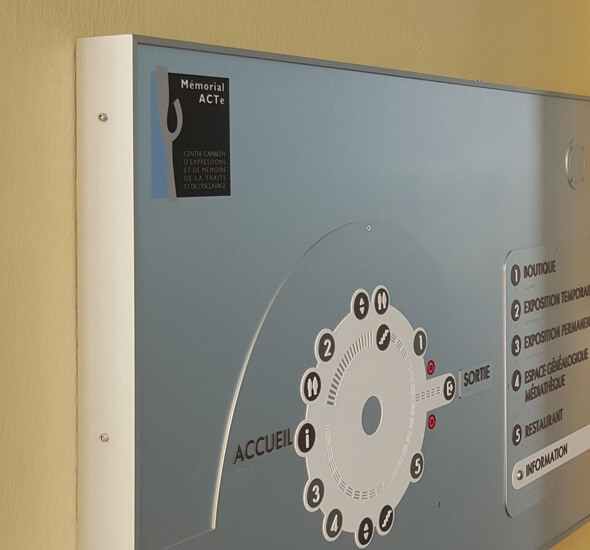 Plan tactile avec écriture en relief et braille